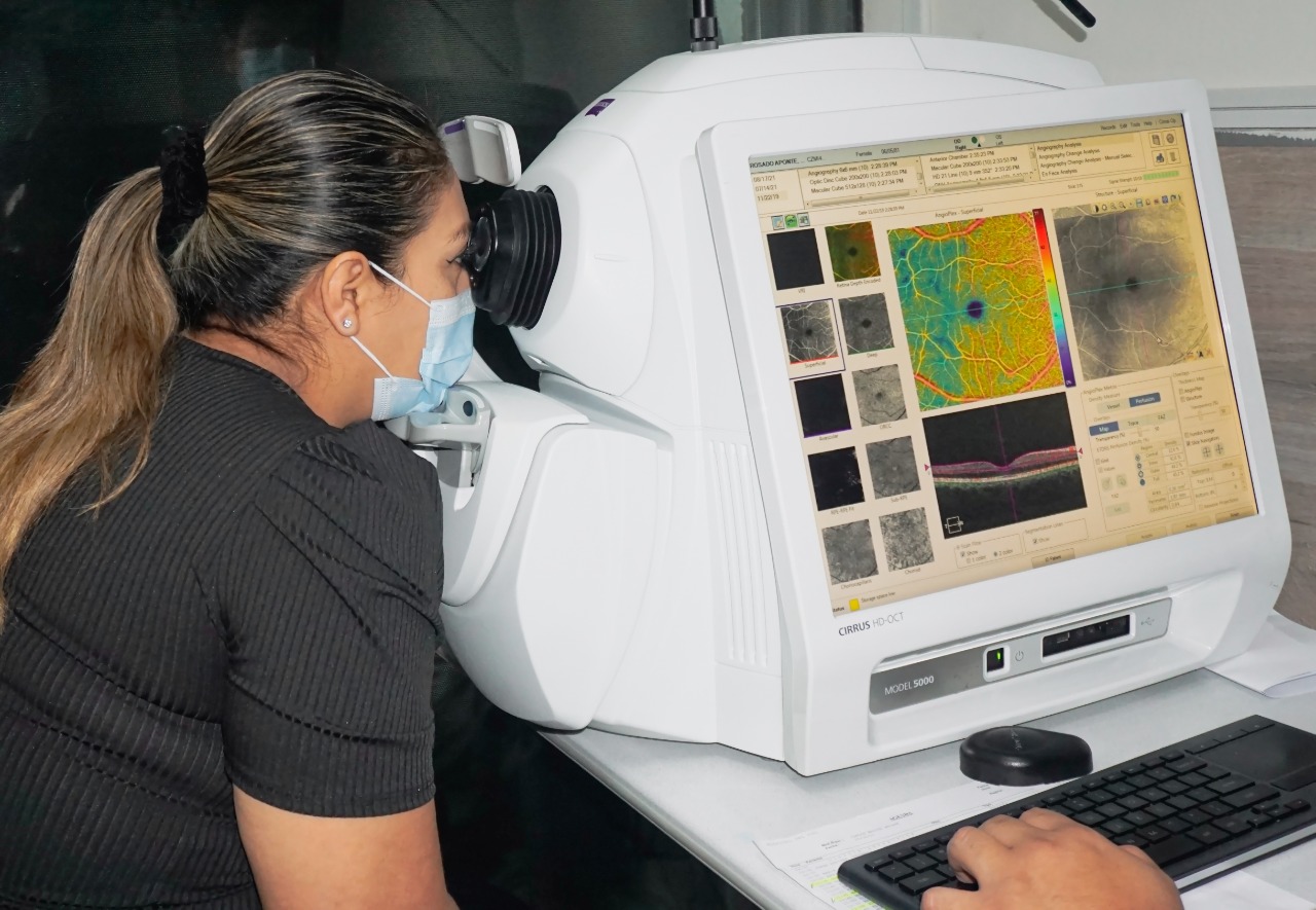 Estudio: Tomografía de Retina con AOCT Cirrus 5000 de Zeiss.